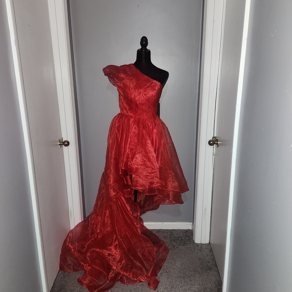 Elegant Red Ball Dress With Train